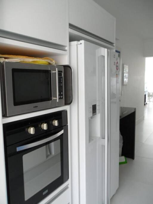Apto De 3 Dorm De Frente Ao Mar Гуаружа Екстериор снимка